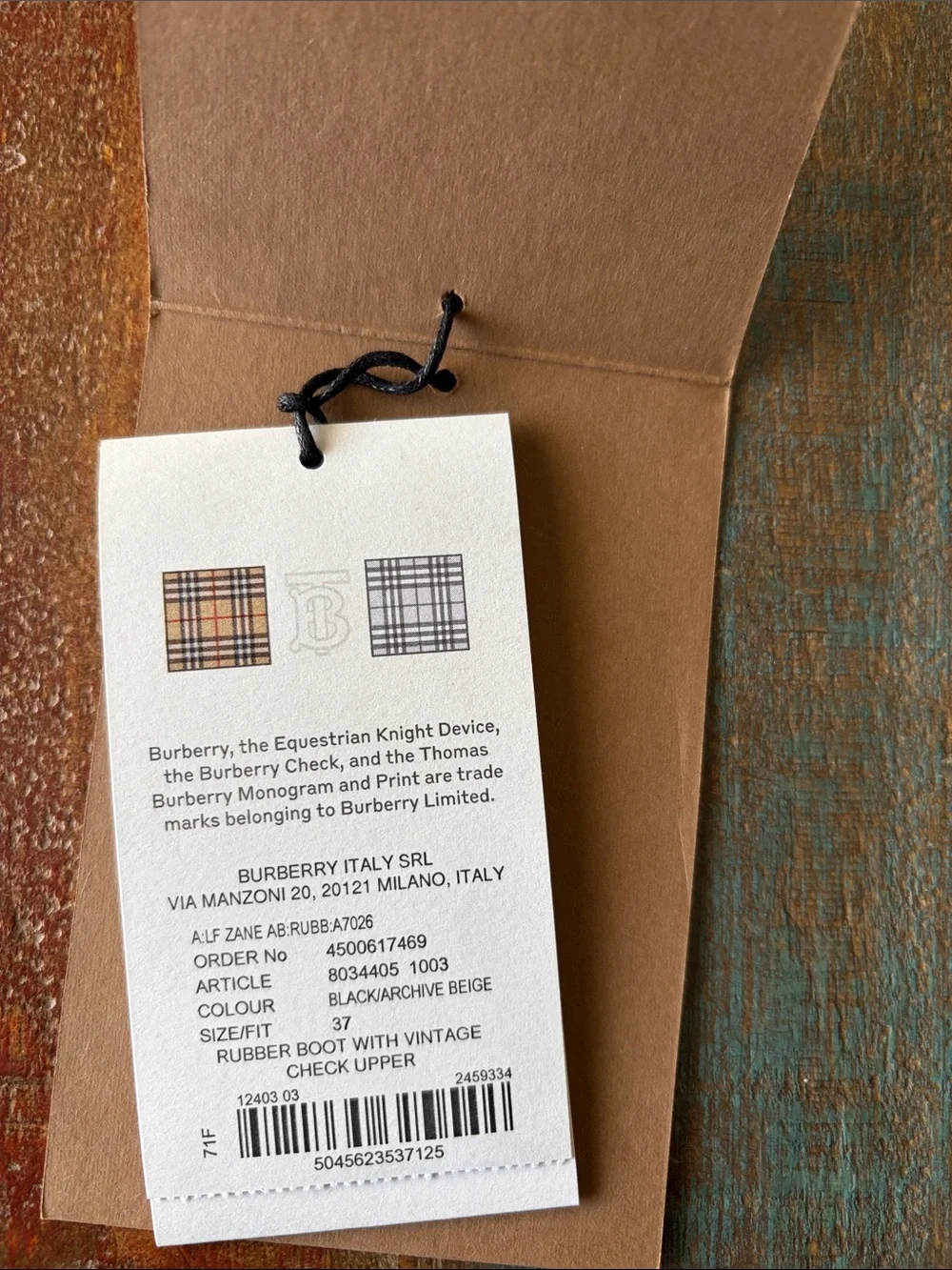 NWT Burberry Zane Black and Beige Plaid Short Rain Boots size 37